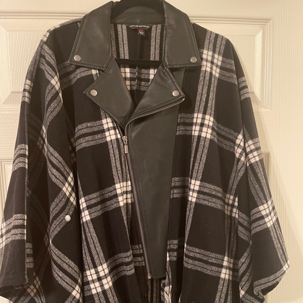 NEVER WORN Rock & Republic fleece poncho